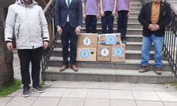 Öğrenciler harçlıklarını biriktirip ihtiyaç sahipleri için erzak kolisi hazırladı