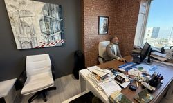 Ressam göz doktoru, sanatın iyileştirici gücünü hastalarıyla paylaşıyor