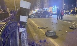 Samsun'da köprü korkuluğuna çarpan otomobildeki 2 kişi yaralandı