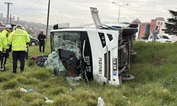 Samsun'da öğrencilerin bulunduğu midibüsün devrilmesi sonucu 11 kişi yaralandı