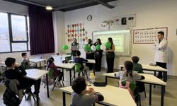 Samsun'da Yeşilay'a mektup yazan ilkokul öğrencilerini gönüllüler ziyaret etti