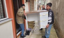 Suluova'da öksüz ve yetim çocuklara çalışma masası ve sandalye verildi