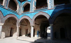 Tokat'ta üniversite öğrencileri tarihi mekanlarda ders işliyor