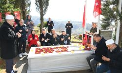 Trabzon Büyükşehir Belediye Başkanı Genç'ten şehit pilot Gençcelep'in mezarına ziyaret