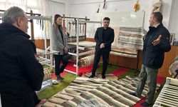 Türkeli Kaymakamı Kandemir'den dokuma kursuna ziyaret
