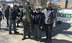 Türkiye'nin orman gücüne destek olmak için Sinop'ta vatandaşlara 5 bin 700 fidan verildi
