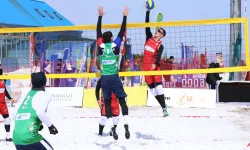 Uludağ'da kar voleybolu şöleni başladı