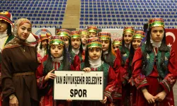 Van Büyükşehir halk oyunlarında şampiyon