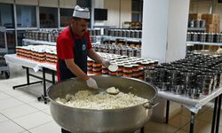 1500 KİŞİYE SICAK YEMEK DEVAM EDİYOR