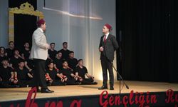 TİYATRAL ANLATIM AYAKTA ALKIŞLANDI