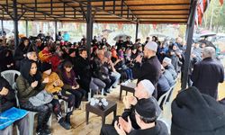 SOĞUK VE YAĞIŞA RAĞMEN MEZARLIKLAR DOLDU