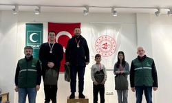 Yeşilay Düzce Şubesi'nin düzenlediği satranç turnuvası sona erdi