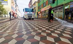 Yeşilyurt'ta caddelerde temizlik çalışmalarına başlandı