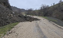 Amasya'da heyelan nedeniyle kapanan yol yeniden ulaşıma açıldı