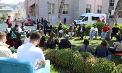 Amasya'da üniversite öğrencileri Kütüphaneler Haftası'nı bahçede kitap okuyarak kutladı