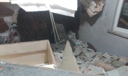 Artvin'de kaya düşmesi nedeniyle lojmanda hasar oluştu