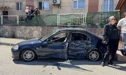 Artvin'de panelvan ile otomobilin çarpıştığı kaza güvenlik kamerasında