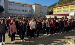 Ayancık'ta, okul saldırılarında hayatını kaybedenler anıldı