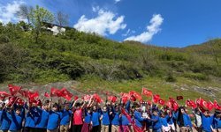 Ayvacık'ta Eynel köyündeki çocuklar 23 Nisan Ulusal Egemenlik ve Çocuk Bayramı'nı kutladı