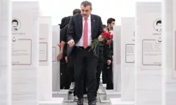 Bakan Tekin'den Şehit Öğretmenler Anıtı'na ziyaret