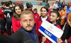 Başçiftlik Ortaokulu öğrencileri floor curlingde yıldızlar bölge müsabakalarına katıldı