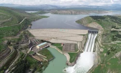 Batman Barajı'nda kontrollü su tahliyesi başladı