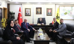 Bayburt Belediye Başkanı Memiş, makamını ilkokul öğrencisi Ayşe Zülal'a devretti