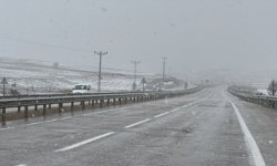 Bayburt'ta kar ve karla karışık yağmur etkili oluyor