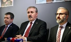 BBP Genel Başkanı Destici partisinin Düzce İl Başkanlığında konuştu: