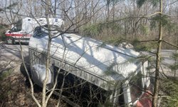 Bolu'da devrilen minibüsün sürücüsü yaralandı