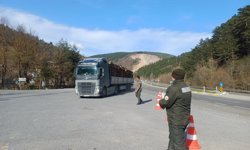 Bolu'da hafif ticari araçla motosikletin çarpışması sonucu 2 kişi yaralandı