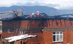 Boyabat'ta evin çatısında çıkan yangın söndürüldü