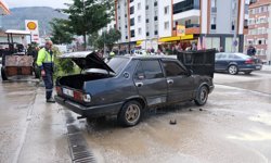 Bozkurt'ta alev alan otomobilde hasar oluştu