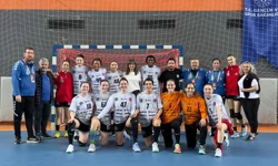 Bursalı kadınlar hentbolda zorlanmadan kazandı