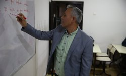 Çalıştığı üniversitede eğitim hayatını sürdürüyor