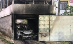 Çorum'da garajda çıkan yangında 2 araç kullanılamaz hale geldi