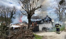 Düzce'de çıkan yangında tek katlı ev kullanılamaz hale geldi