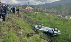 Düzce'de fındık bahçesine devrilen otomobildeki 2 kişi yaralandı