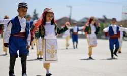 Düzce'de olumsuz hava koşulları nedeniyle ertelenen 23 Nisan töreni gerçekleştirildi