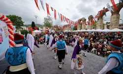  Efes Selçuk'ta çocuklar bayramlarını şenlikle kutladı