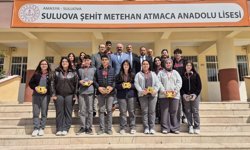 Eski milli güreşçi Mahmut Demir başarılı öğrencileri ödüllendirdi