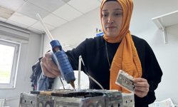 Eski müzik kasetleri 'sıfır atık' anlayışıyla tavan abajuruna dönüştürüldü