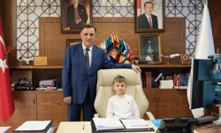 Gebze'de rektörlük koltuğu miniklerde