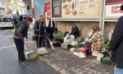 Giresun'un sokaklarının temizliğinde iki kadın işçi de görev alıyor