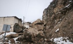 Gümüşhane'de heyelan nedeniyle 3 ev tedbir amacıyla boşaltıldı