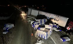 GÜNCELLEME - Çorum'da tırın devrilmesi sonucu kapanan Kırıkkale-Tokat kara yolu ulaşıma açıldı