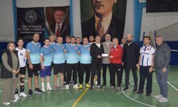 Havza'da voleybol maçında polislere pastalı sürpriz kutlama