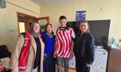 İl şampiyonu otizmli sporcuya imzalı Samsunspor forması hediye edildi