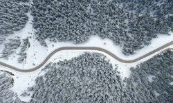 Ilgaz Dağı'nda beyaz örtüyle kaplanan ormanlar dronla görüntülendi