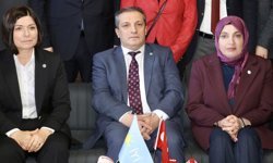 İYİ Parti Genel Başkan Yardımcısı Ofluoğlu, Trabzon'da basın toplantısı düzenledi: